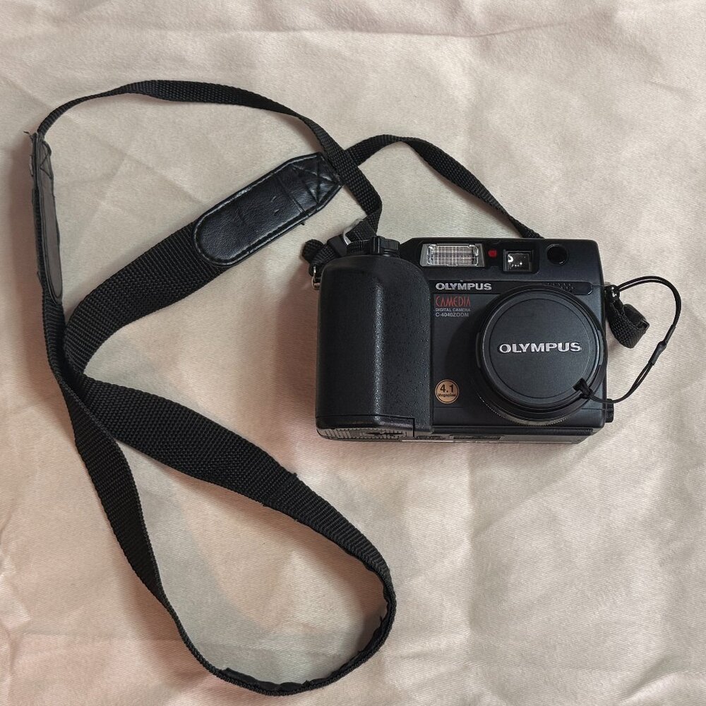 Olympus CAMEDIA C-4040 Zoom digital camera